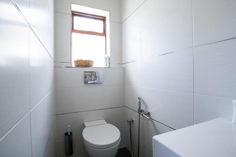 To Let 8 Bedroom Property for Rent in Walmer Estate Western Cape